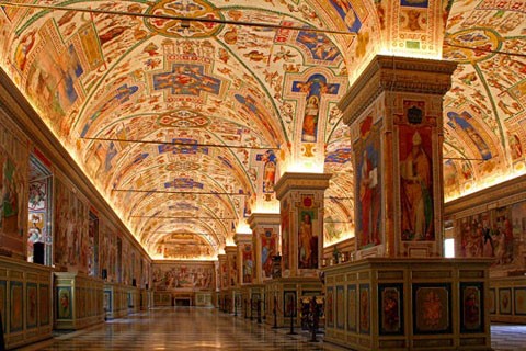 Thư viện Vatican, Italy lưu giữ trên 1.500.000 sách, cộng thêm 150.000 cảo bản quý giá, mà cảo bản xưa nhất có từ giai đoạn cuối của Đế Quốc La Mã.