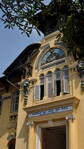 Trường Đại học Sài Gòn được xây dựng mang kiến trúc cổ kính của Pháp.