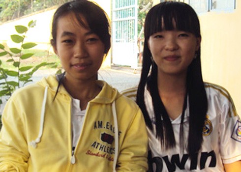 Lam và Diệp, hai nữ sinh trả lại hơn 100 triệu đồng của rơi.