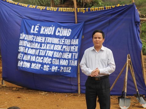 Ông Nguyễn Duy Hoàng thay mặt chính quyền huyện Phù Yên gửi lời cảm ơn chân thành tới Báo và những nhà hảo tâm, đồng thời hứa tạo mọi điều kiện để công trình hoàn thành đúng tiến độ