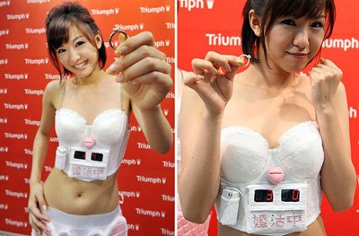 10. Hãng đồ lót Triumph của Nhật Bản giới thiệu chiếc áo ngực có gắn đồng hồ đếm ngược để chủ nhân xác định ngày muốn tổ chức đám cưới.