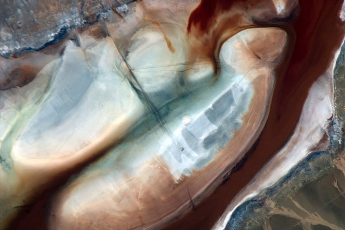 13. Cánh đồng muối Salar de Uyuni, Bolivia (2/ 3/ 2011)