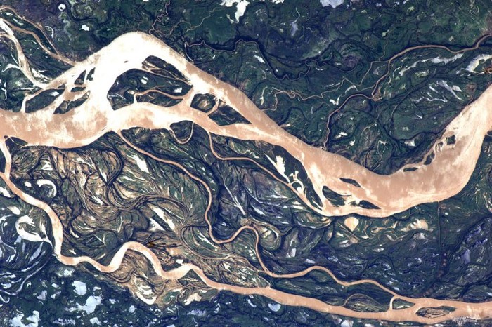 20. Hồ Rio Paraná , Argentina ( 15/4/ 20011)