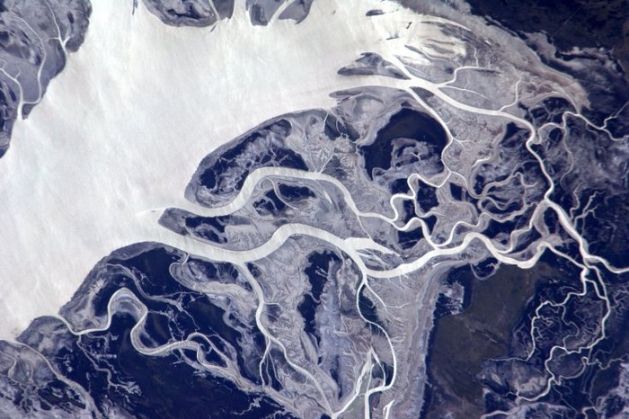 22.Gần giống lớp khói trắng đang lan tỏa vào không gian, Bang Bahia Anegada, Argentia trông thật đẹp ( 14/ 2/ 2011)