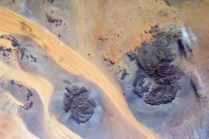 31. Những suối cát gần biên giới ba nước Li-bi, Ả rập và Xu- Đăng.(25/4/2011)