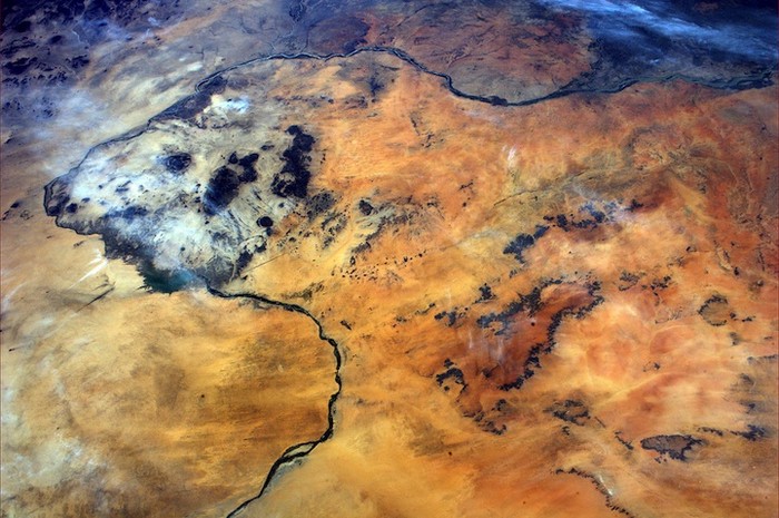 36. Sông Nile dài nhất thế giới thuộc địa phận đất nước Xu-đăng