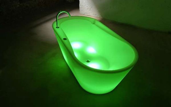 5. Bồn tắm LTT Illuminated Bathtub LTT Illuminated Bathtub có khả năng tự chiếu sáng nhờ các đèn LED đã được lập trình sẵn với các màu sắc đa dạng. Phòng tắm của bạn chắc chắn sẽ rất nổi bật khi được đặt chiếc bồn tắm bằng nhựa Poly phát sáng này.