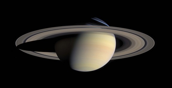 Hình ảnh chi tiết được gửi từ tàu vũ trụ Cassini vào ngày 6 /10 / 2004