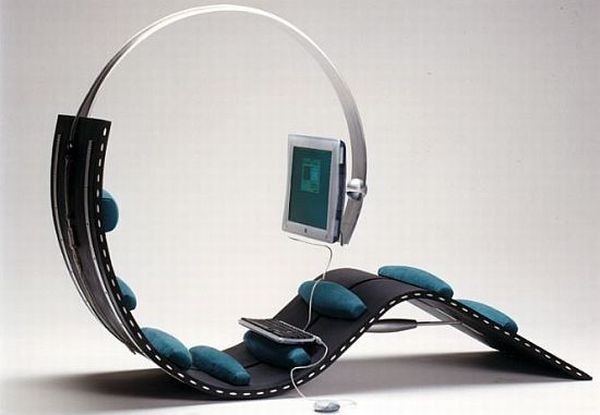 3. Surf chair workstation Chiếc ghế độc nhất vô nhị có hình giống con rắn này chính là sản phẩm sáng tạo của nhà thiết kế Kenneth Lylover. Với những chiếc gối phía trên, chiếc ghế sẽ giúp lưng được thoải mái và thư giãn. Ngoài ra, màn hình treo thông minh được lắp với khoảng cách phù hợp cũng giúp mắt bạn bớt căng thẳng khi phải làm việc lâu bên máy tính. Đây là sản phẩm đã giành giải nhất trong cuộc thi “ Best Product” tại Hội chợ đồ nội thất ở Sacandinavia