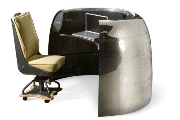 8. Bàn Douglas DC6 Cowling tái chế từ vỏ máy bay Chiếc bàn của hãng MotoArt này được ghép từ những mảnh kim loại của thân máy bay chiến đấu đã cũ. Douglas DC6 Cowling sẽ đem đến phong cách hiện đại cho căn phòng làm việc của bạn.