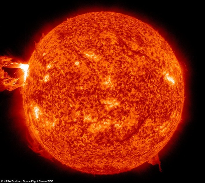 Quả cầu lửa mặt trời được tàu thăm dò mặt trời SDO của NASA chụp lại