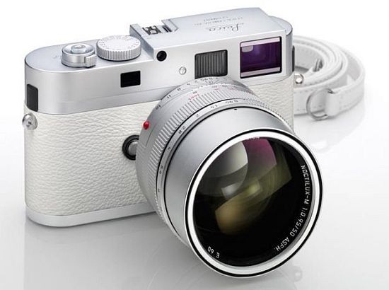 13. Siêu phẩm Leica M9-P Giá bán : 31,695 USD Leica Nhật Bản cho ra mắt mẫu Leica M9-P White Limited Edition với số lượng sản xuất giới hạn chỉ 50 chiếc. M9-P White Limited Edition có thiết kế với lớp vỏ crôm sáng, chân đế được làm bằng sơn mài trắng và bọc da cùng màu. Bộ máy cũng đi kèm với dây đeo bằng da trắng và ống kính Noctilux-M 50mm f/0.95 màu bạc cùng "tông". Các thông số kỹ thuật của M9-P White Limited Edition không khác so với phiên bản gốc M9-P được ra mắt năm ngoái. M9-P là phiên bản nâng cấp nhỏ của M9 và cùng sử dụng cảm biến full-frame độ phân giải 18 Megapixel kích thước 24 x 36mm. So với "đàn anh", M9-P nổi bật hơn với màn hình LCD làm bằng kính sapphire rắn chắc chế tác bằng các công cụ cắt kim cương. Ngoài ra, màn hình này cũng được phủ một lớp chống phản chiếu để người dùng có thể nhìn ảnh rõ cả dưới ánh sáng mặt trời.