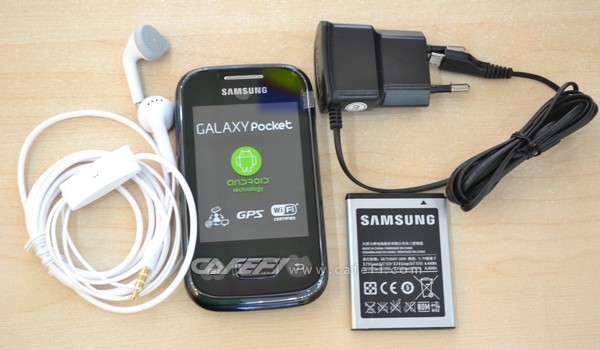 Samsung Galaxy Pocket có tên mã GT-S5300, máy có cấu hình tương đương Optimus L3 với thiết kế cảm ứng dạng thanh, màn hình khá nhỏ chỉ 2.8 inch LCD QVGA. Galaxy Pocket trang bị chip xử lý có tốc độ 832 MHz, nhỉnh hơn 1 số thiết bị cùng phân khúc như Galaxy Mini, Galaxy Y. Sản phẩm có bộ nhớ trong 3GB, hỗ trợ thẻ nhớ mở rộng lên đến 32GB và được trang bị đầy đủ các kết nối thông dụng như 3G tốc độ 3.6 Mbps, Wifi b/g/n, bluetooth, cổng USB.