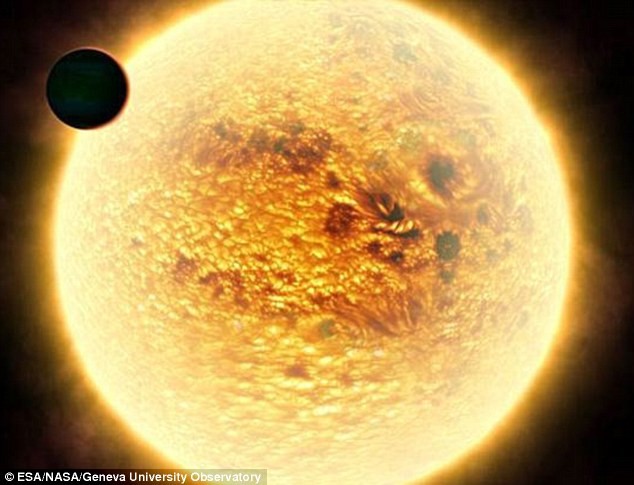 5. Hành tinh nóng nhất Hành tinh nóng nhất từng được tìm thấy là WASP-12b, một hành tinh khí với nhiệt độ tương đương sa mạc Sahara và đạt đỉnh điểm là 2200 độ C. Ngoài ra, đây cũng là một trong những hành tinh lớn nhất với kích thước gấp 2 lần Sao Mộc.