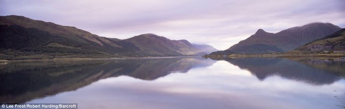Toàn cảnh lung linh mặt hồ Loch Leven, thuộc làng Glencoe, cao nguyên Scotland
