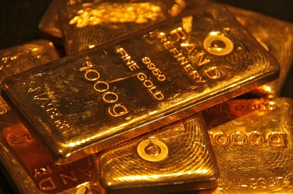 Vàng miếng được trưng bày tại một cửa hàng đồ trang sức tại Chandigarh, Ấn Độ. Ấn Độ vẫn luôn là thị trường tiêu thụ vàng lớn nhất thế giới. (Ảnh: Ajay Verma).