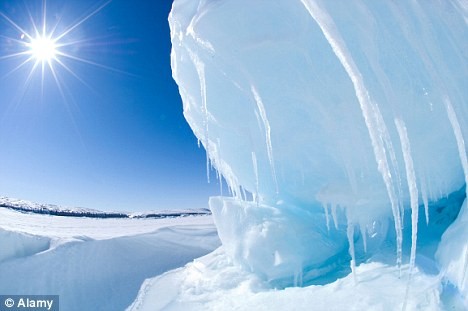 Những tảng băng đang tan chảy tại biển băng Bắc Cực