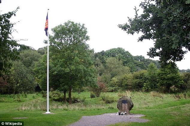 Các nhà sử học ban đầu cho rằng trận chiến diễn ra trên đồi Ambion, gần Sutton Cheney, Leics, và một đài tưởng niệm bằng đá được cho là đánh dấu vị trí vua Richard III qua đời. Tuy nhiên, vị trí chính xác của chiến trường vẫn là đề tài tranh luận trong nhiều thế kỷ qua.