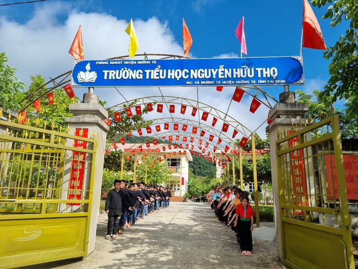 Cổng Trường Tiểu học Nguyễn Hữu Thọ, huyện Mường Tè, tỉnh Lai Châu. (Ảnh trên website trường)