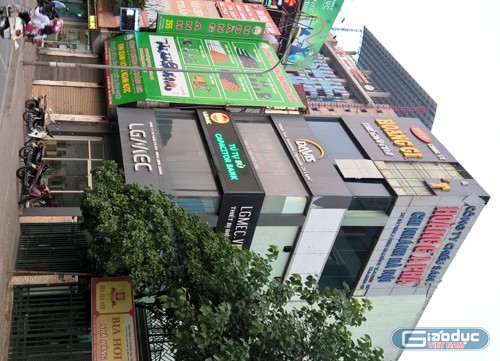 Địa điểm H3 Phố Vọng (257 Giải Phóng) đã bị Công ty Đức Bình trấn giữ tầng 4,5 của Công ty TNHH Đèn trang trí Hoàng Gia Phát. Ảnh: Phan Thiên