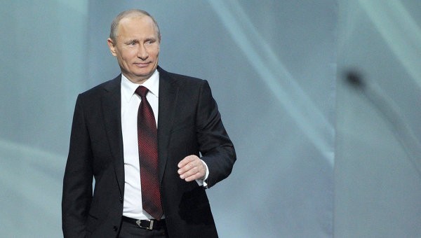 Ứng cử viên tổng thống Vladimir Putin cam kết nâng cao chất lượng cuộc sống cho người bình dân.