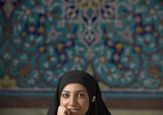 Nụ cười của một nữ quan chức Iran.