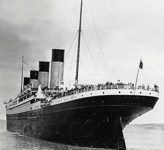Con tàu Titanic đã chìm xuống biển kéo theo hơn 1500 người và để lại nhiều nghi hoặc.