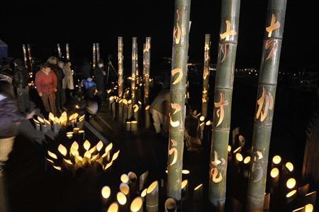 Những chiếc đèn lồng tre chiếu sáng thông điệp của người dân Nhật Bản: Sự phục hồi, Tiến về phía trước, Sức mạnh.