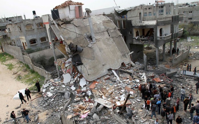 Hơn 240 quả rocket đã được bắn đi từ Gaza vào các khu vực đông dân cư của Israel kể từ thứ 6 tuần trước. Những ngôi nhà đã bị phá huỷ gây ảnh hưởng đến đời sống của hàng trăm nghìn người dân.