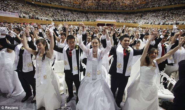 Sự kiện đặc biệt này đã thu hút hơn 15.000 người đến xem khi được tổ chức tại một nhà thờ ở Gapyeong, phía đông bắc thủ đô Seoul của Hàn Quốc.