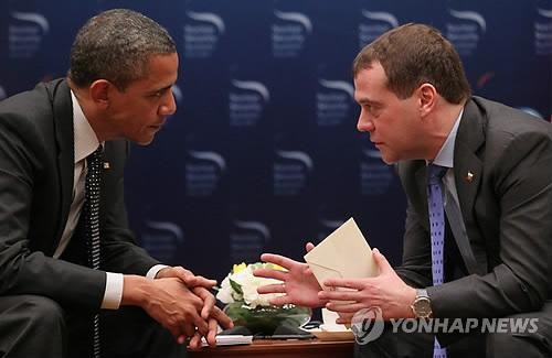 Tổng thống Mỹ Barack Obama và người đồng nhiệm Nga, Dmitry Medvedev.