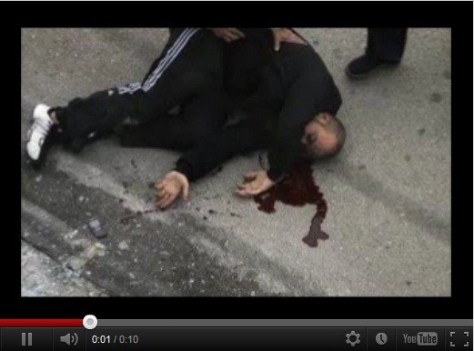 Cảnh trong video giả mạo Merah chết trong vũng máu