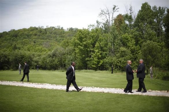 Bảo vệ Tổng thống Obama ở sân golf khu nghỉ mát Deerhurst, Huntsville, Ontario.