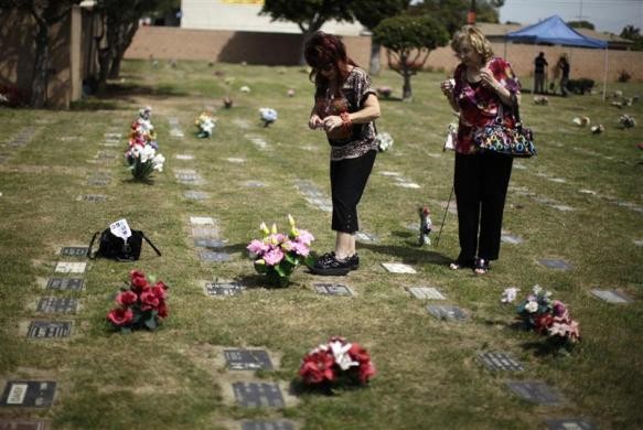 Nghĩa trang luôn được giữ sạch sẽ và tràn ngập hoa tươi. Chủ nhân của những thú cưng đã qua đời thường xuyên đến thăm mộ chúng.