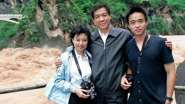 Bạc Hy Lai cùng vợ Cốc Khai Lai và con trai Bạc Qua Qua.