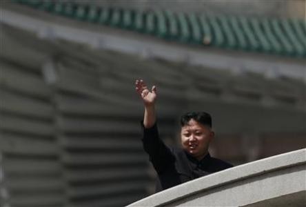 Nhà lãnh đạo trẻ Kim Jong-un của Triều Tiên đã xuất hiện trong lễ duyệt binh và lần đầu tiên có bài phát biểu trước người dân cả nước.