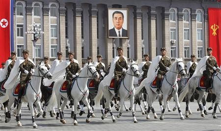 Đội binh sĩ cưỡi ngựa tham gia lễ diễu binh.