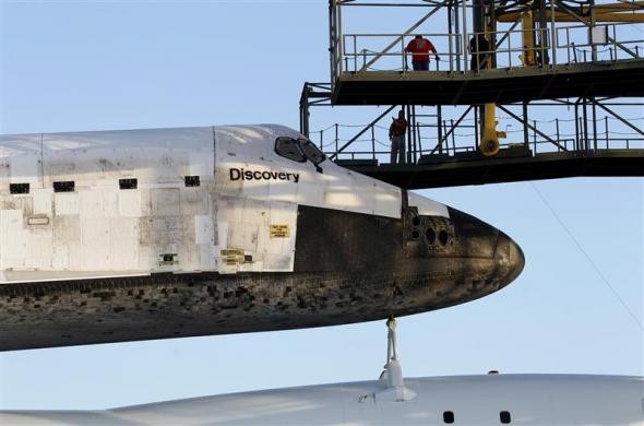 Trước đó, chương trình tàu con thoi Space Shuttle của NASA đã kết thúc vào năm 2011 sau 30 năm hoạt động. Đội tàu bao gồm Discovery, Endeavour, Atlantis, Enterprise đã nằm trong kế hoạch đưa vào các bảo tàng.