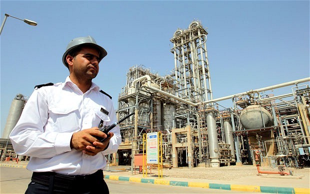 Iran đã buộc phải đưa ra hành động khẩn cấp để bảo vệ kho cảng dầu chính của mình.