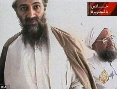 Osama bin Laden (trái) và phó tướng của mình, Ayman al-Zawahiri.