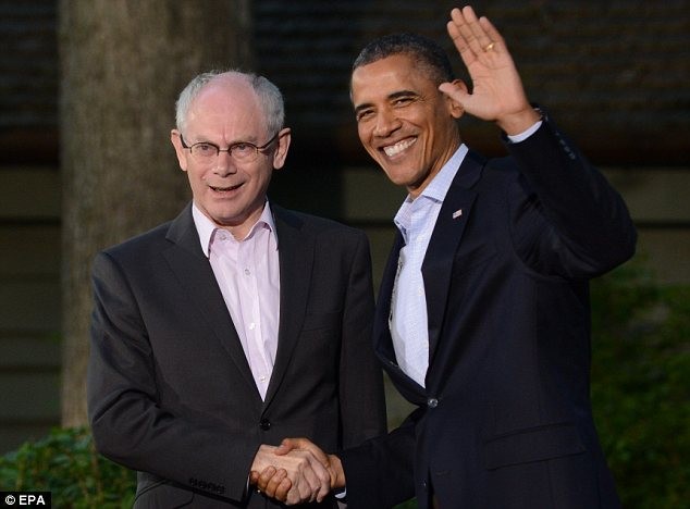 Herman Van Rompuy - Chủ tịch Hội đồng châu Âu, đã được mời tham dự đại diện cho EU.