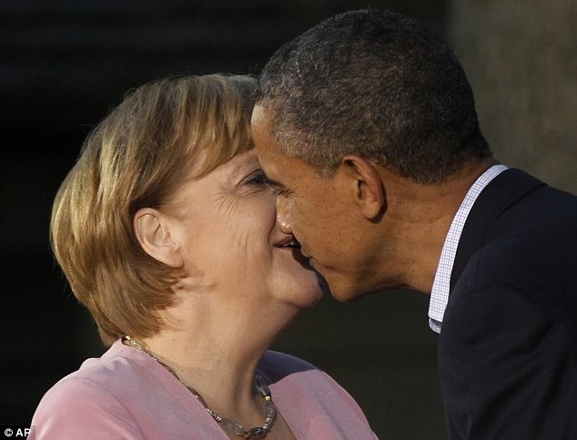 Thể hiện mối quan hệ tốt đẹp với Thủ tướng Đức Angela Merkel.