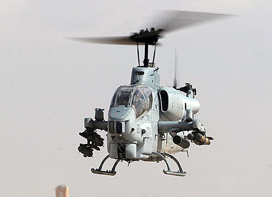 Chiếc trực thăng chiến đấu AH-1W của Mỹ.
