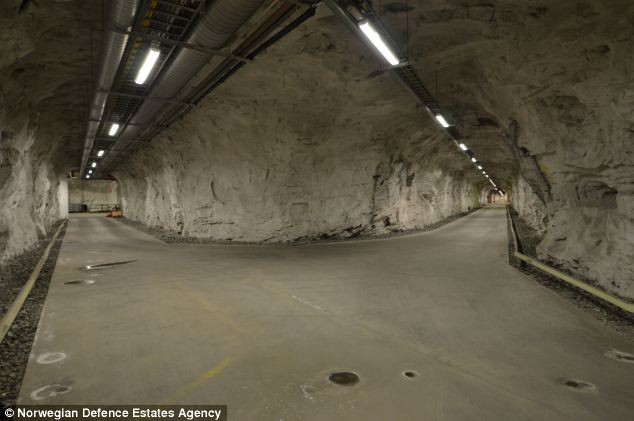 Căn cứ còn có đường hầm ngầm có thể giúp quân đội ẩn náu dễ dàng trong trường hợp cần thiết.