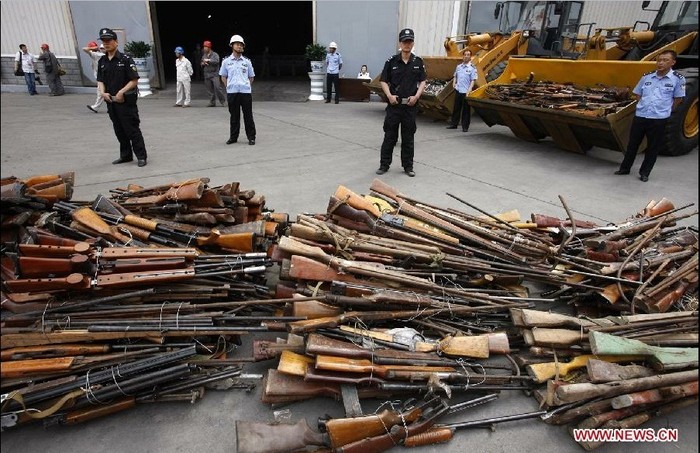 Lực lượng cảnh sát nước này đã thực hiện chiến dịch tiêu huỷ hơn 100.000 khẩu súng bất hợp pháp và trên 250 tấn thuốc nổ đã bị tịch thu ở 150 thành phố trên khắp Trung Quốc.