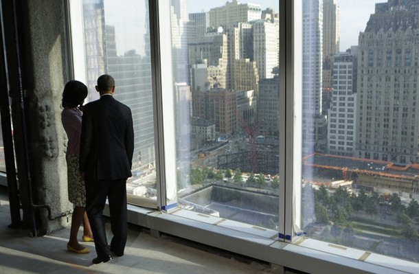 Tổng thống Mỹ Barack Obama và phu nhân đã có chuyến thăm tới công trình được xây dựng để thay thế tòa tháp đôi bị phá hủy vào ngày 11/9/2001.
