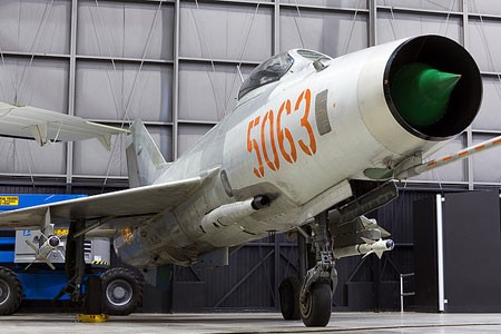 MiG-21F13 trang bị một pháo NR-30 cỡ 30mm (30 viên đạn) ở bên phải thân máy bay và 2 giá treo tên lửa không đối không tầm nhiệt K-13.