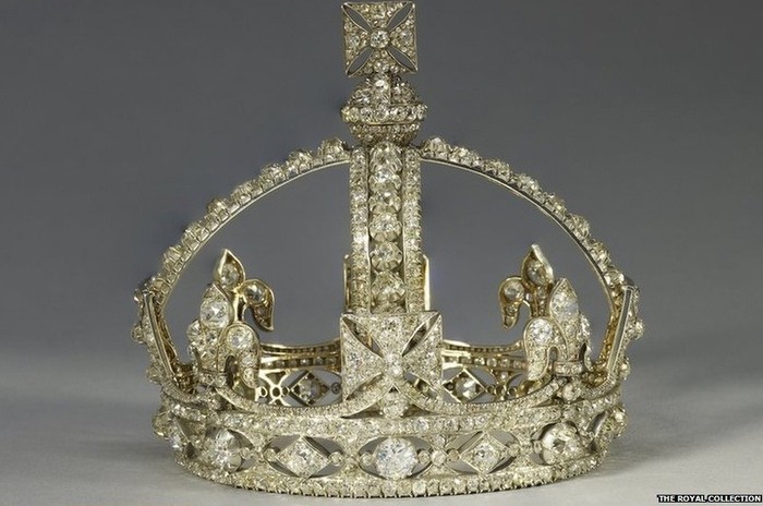 Vương miện của Nữ hoàng Victoria với 1.187 viên kim cương.