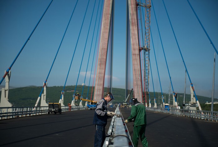 Cây cầu còn là sự kết nối 5000 người dân trên đảo Russky với các vùng khác của đất nước.