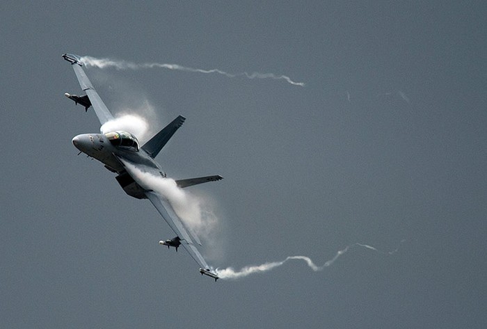 Máy bay chiến đấu F-18.
